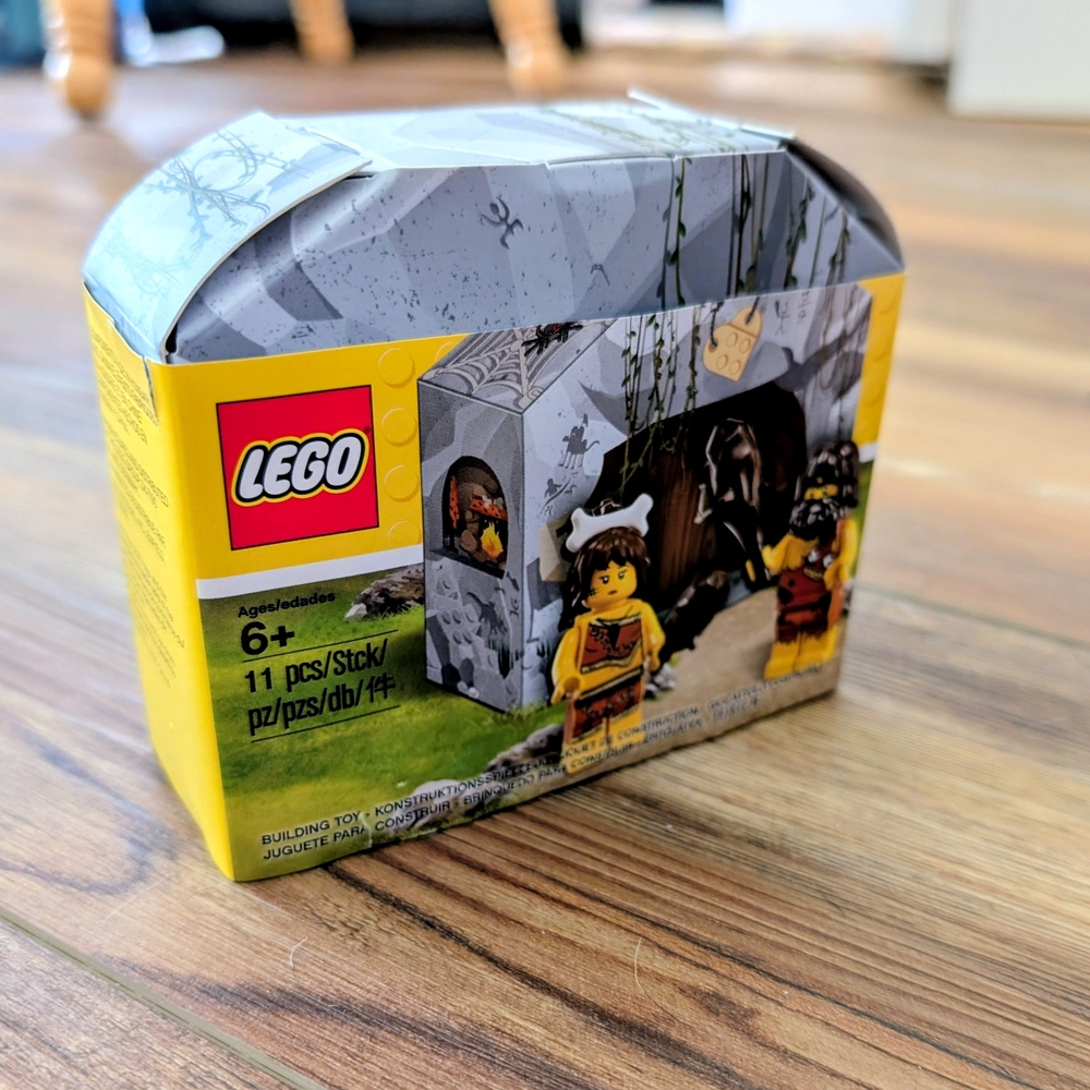 LEGO Mini Playset Box with Jungle Cave Minifigures - Yellow/Grey